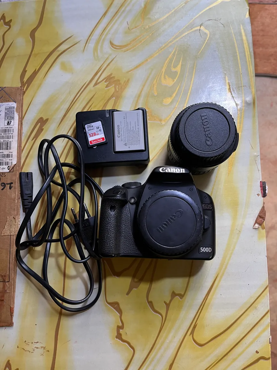 📸 CANON EOS 500D + OBJECTIF 18-55mm — PACK COMPLET  À vendre : Canon EOS 500D en bon état, idéal po