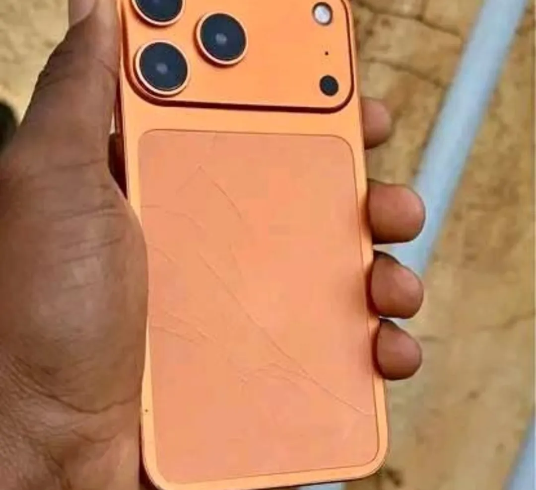 Iphone Xr en 17 pro 1 terra en vente sur NeoShop Burkina Faso