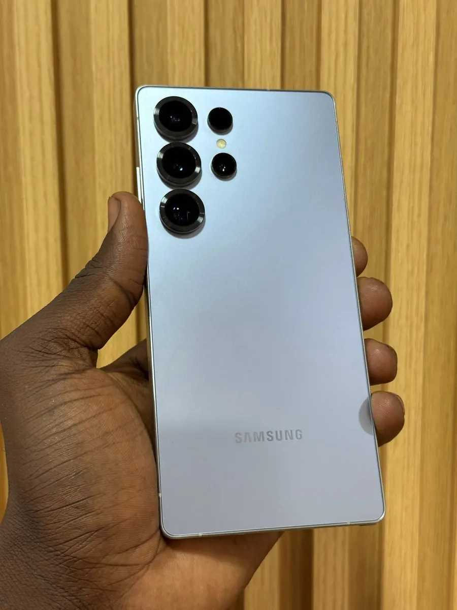 Samsung Galaxy s25 ultra 5G 512 GB et 12 G de ram - Etat : 10/10 très confortable en vente sur NeoShop Burkina Faso
