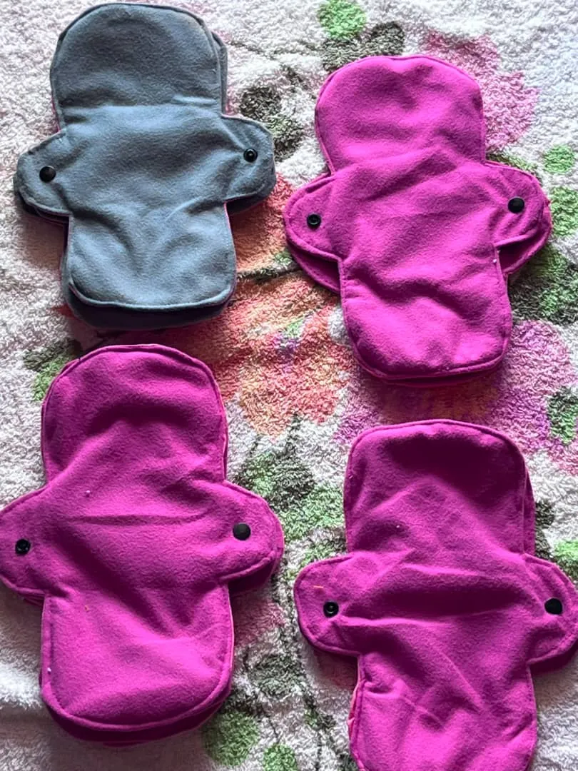 Serviettes hygiéniques réutilisables grandes tailles,standards et ado - Serviettes hygiéniques réutilisables "Ré'utile " en vente sur NeoShop Burkina Faso